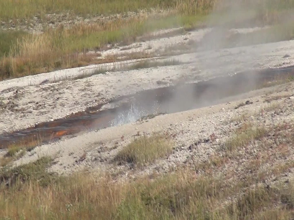 Sprinkler Geyser erupting (7 August 2013) 3 Geysers are ho… Flickr