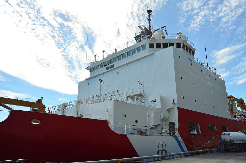 Icebreaker Healy The Coast Guard icebreaker Healy is seen … Flickr