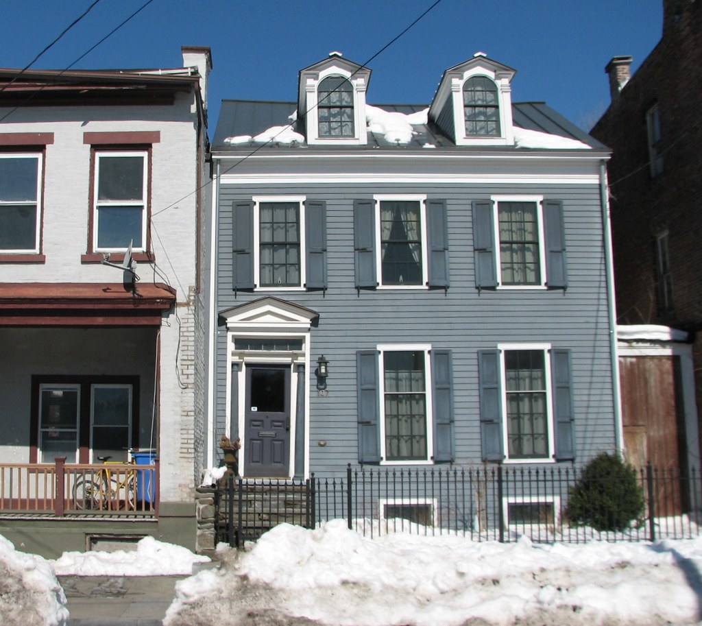 AN OLD RONDOUT BUILDING IN MARCH 2017 Seen along Abeel str… Flickr