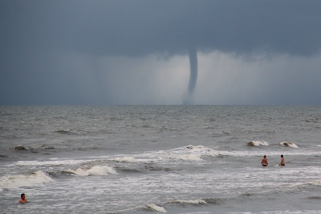 Waterspout in Galveston A waterspout (offshore tornado) in… Flickr