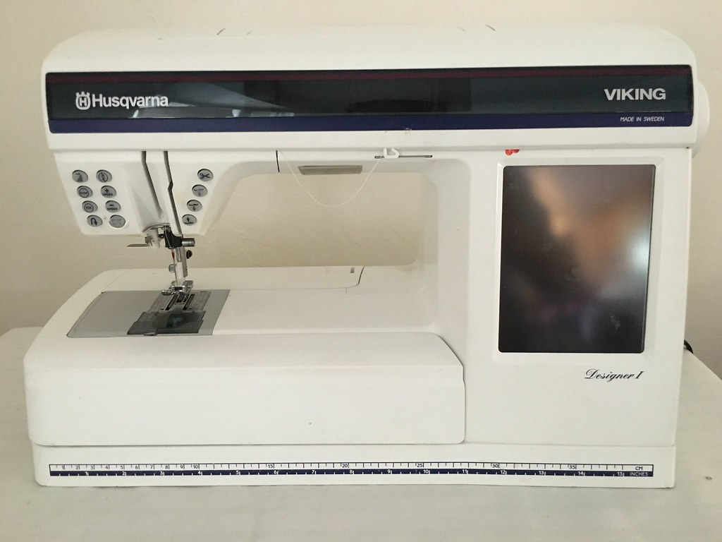 Viking Designer 1 Sewing Machine 300 made in Sweden … Flickr