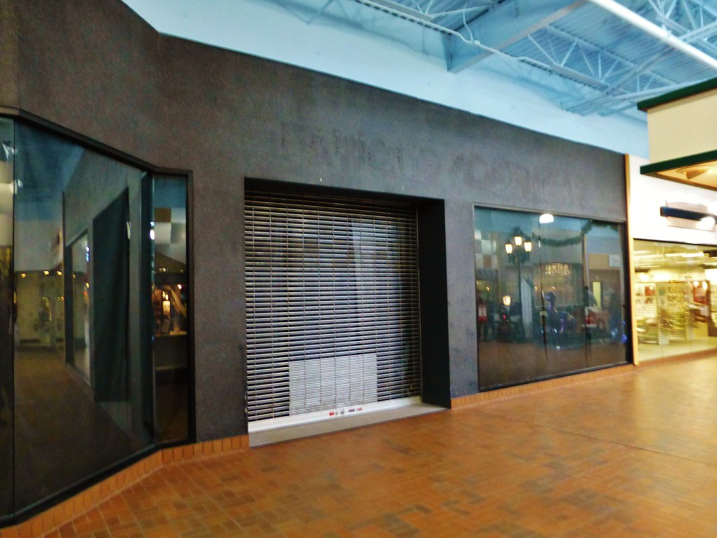 Carnation City Mall in Alliance Former Famous Footwear Thi… Flickr