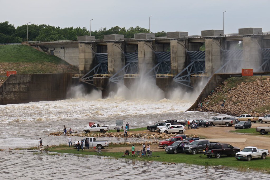 Hugo Dam 2015 Flood Hugo Lake Dam is located on the Kiamic… Flickr