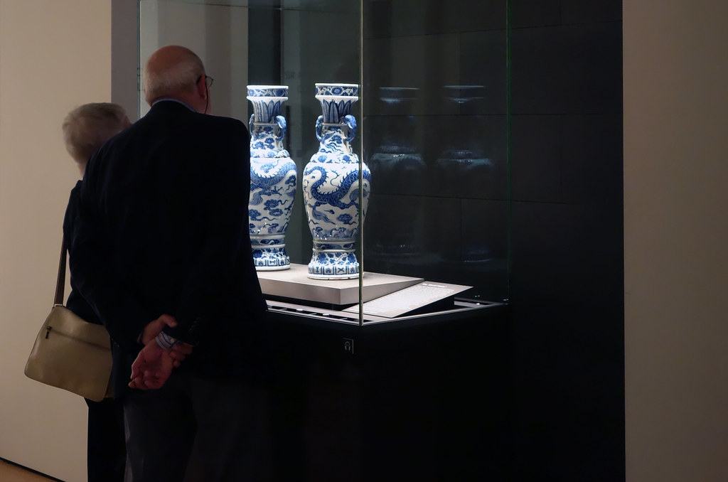 The David Vases (with viewers) The David Vases, 1351 (Yuan… Flickr