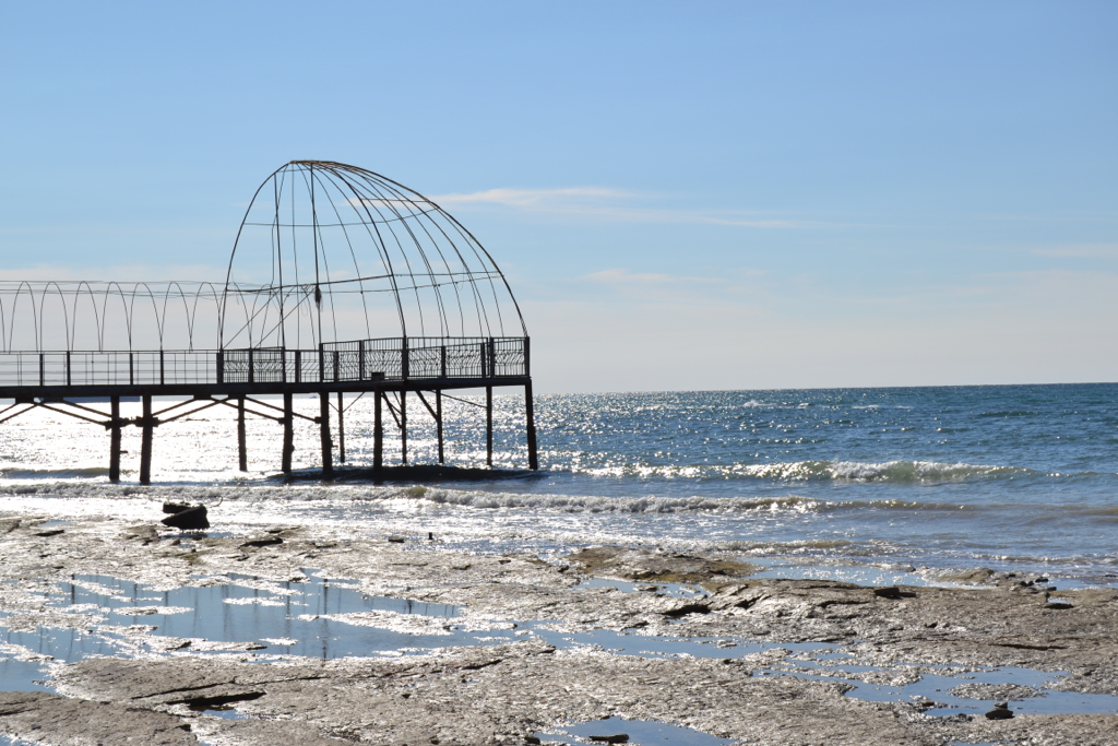 Promenade, Aktau beach, Kazakhstan Andrew Earnshaw Flickr