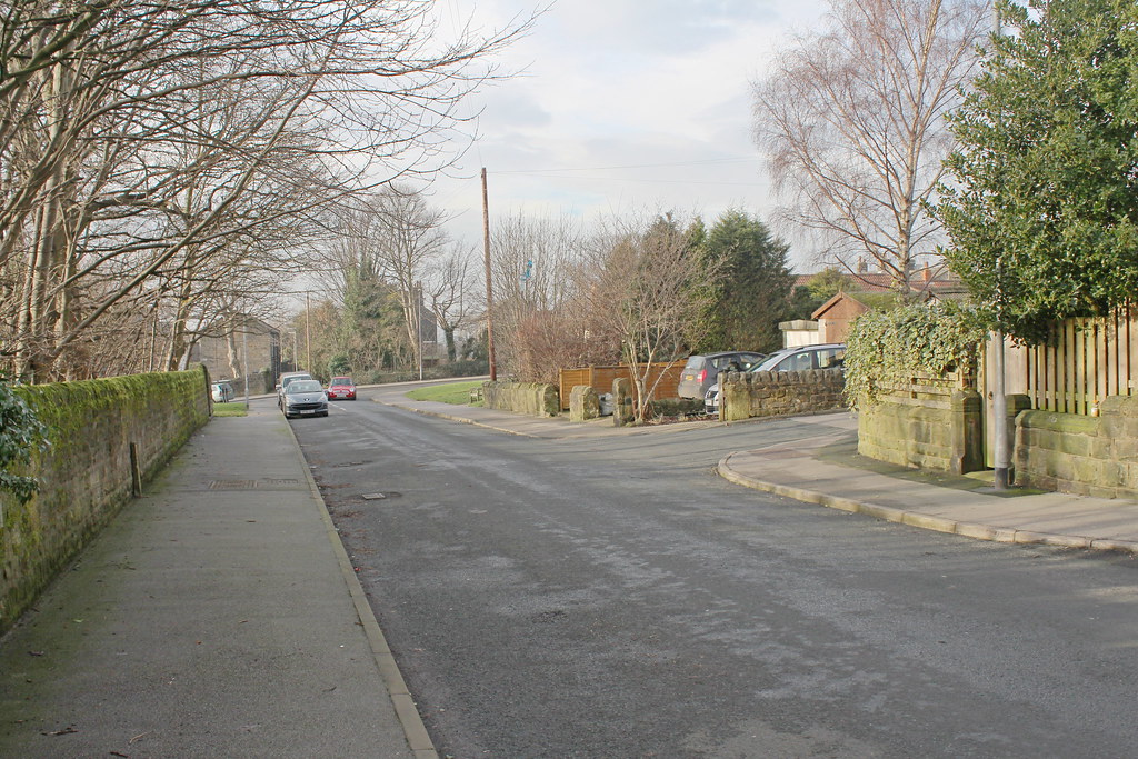 Grange Avenue looking towards Windmill Lane Yeadon. Flickr