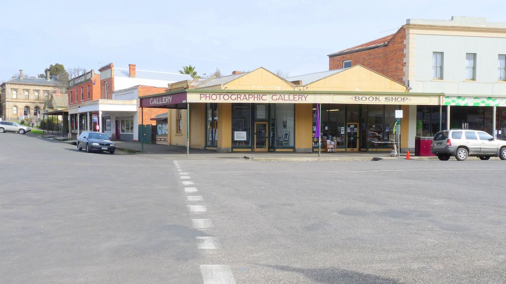Clunes, Victoria A town that claims to be the first gold t… Flickr