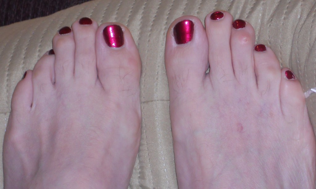 Red Painted Toes I had this color on for seven days, took … Flickr