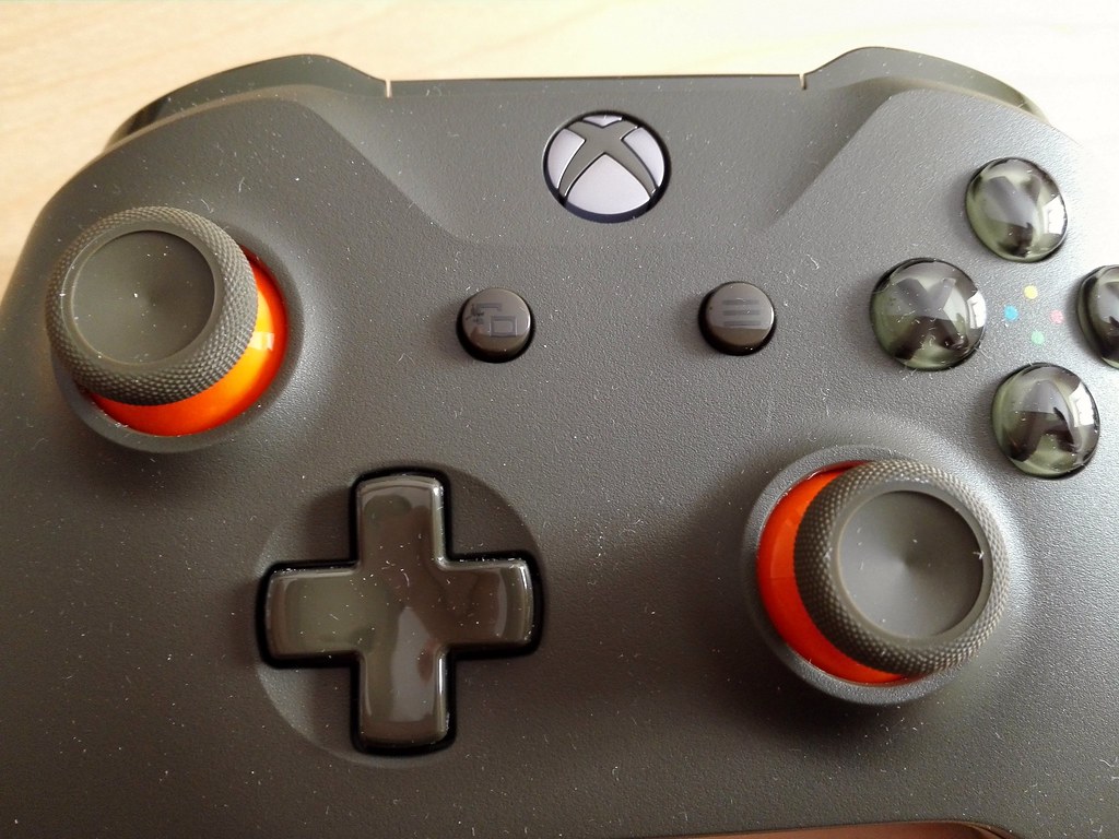 Green/Orange Xbox One controller Nicolas Ch Flickr