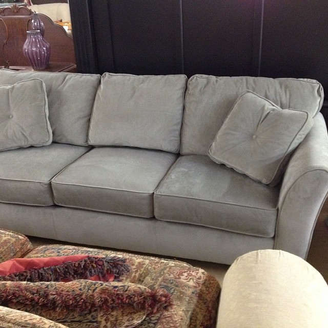 Grey Broyhill Sofa 399. Only 6 months old! TylerCW (903)… Flickr