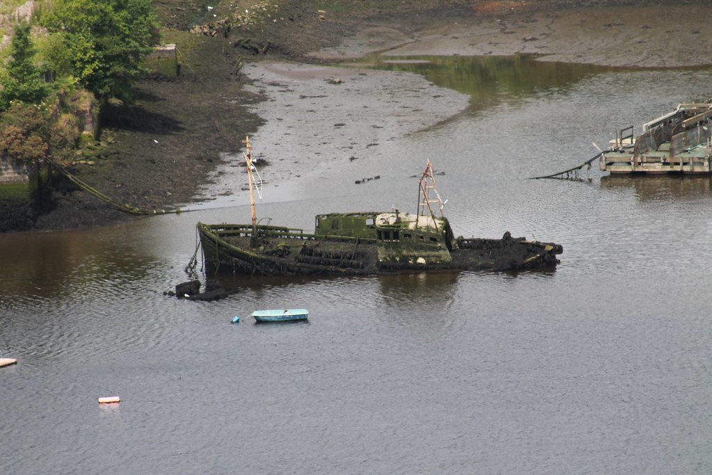 Going nowhere! Sunken craft, River Leven Old Kilpatrick, S… Flickr
