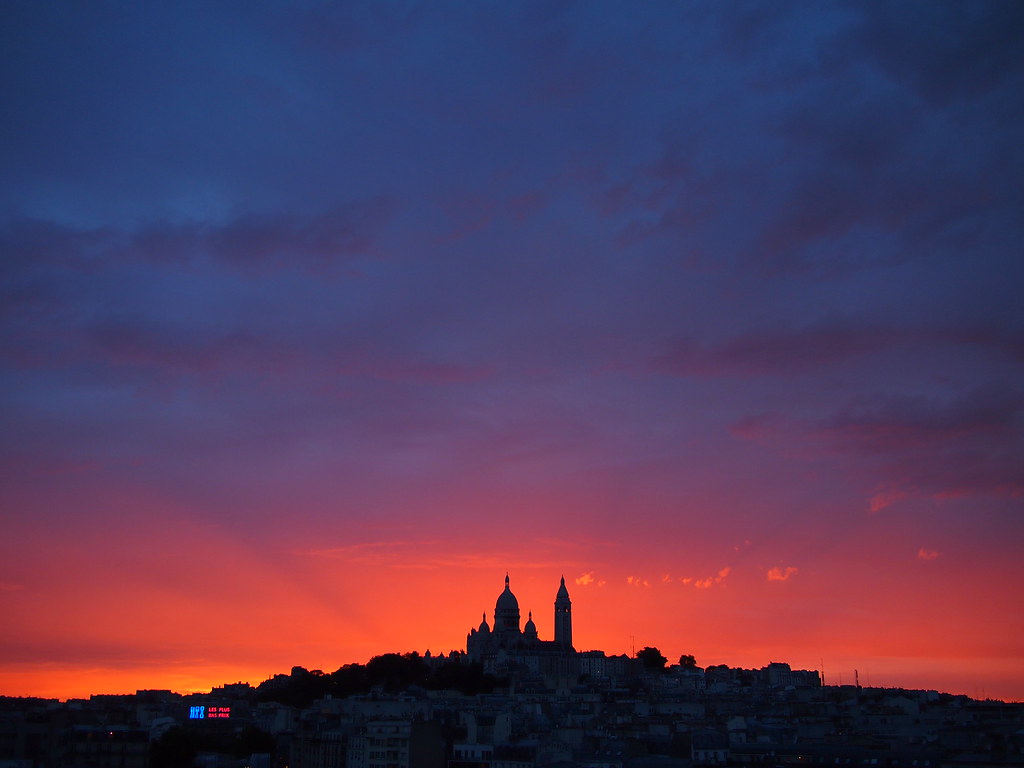 Coucher de soleil rose à Montmartre Montmartre. Paris