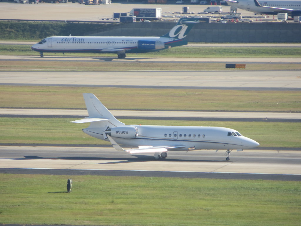Real Air Leasing Falcon 2000 N500R Viewed from my hotel ba… Flickr