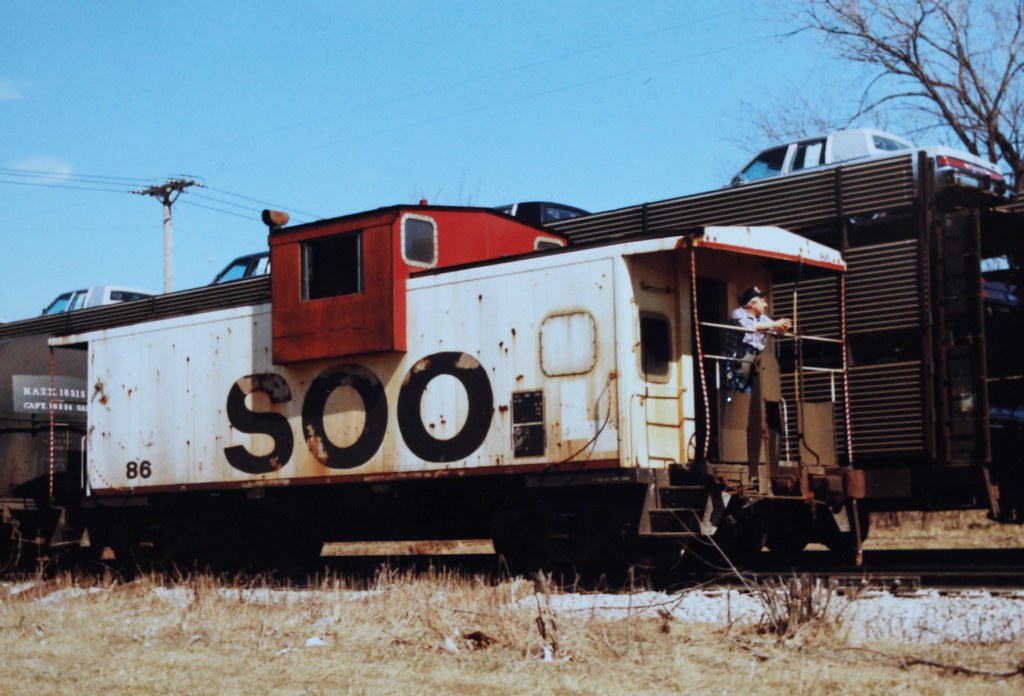 Caboose, SOO Bensenville, IL, Railroad rolling stock, 1987… Flickr