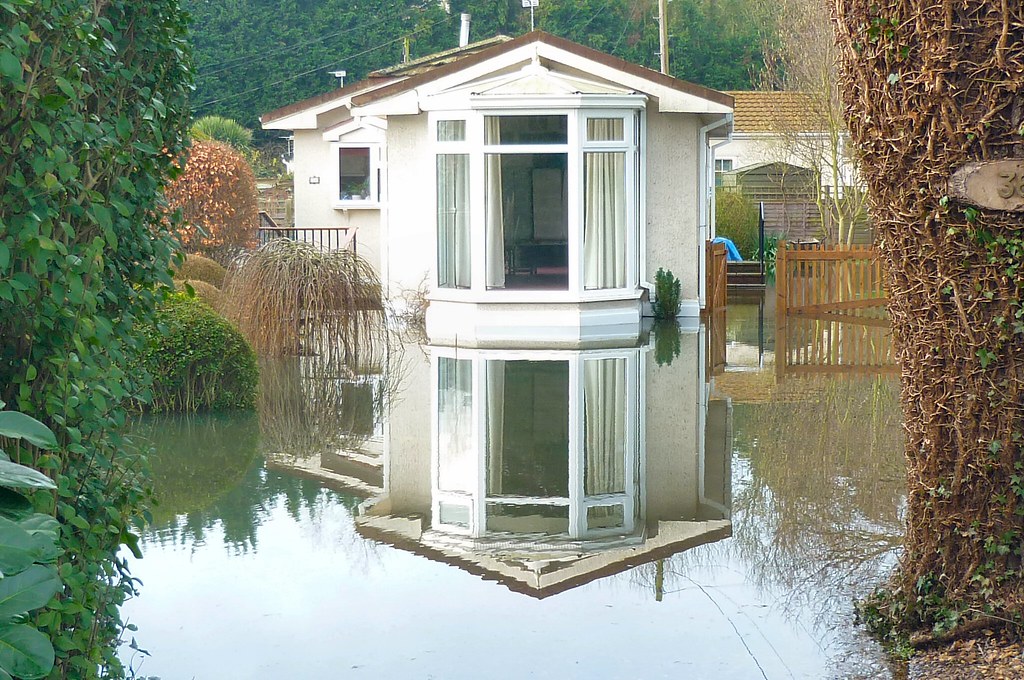 41 LOWER SUNBURY ROAD10FEBP1100297 Fordbridge Park. ALAN KING