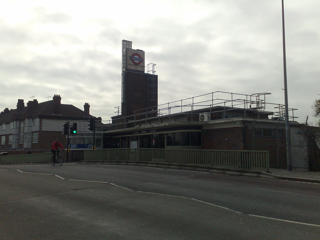 Boston Manor Underground Station, Boston Manor Road, Brent… Flickr