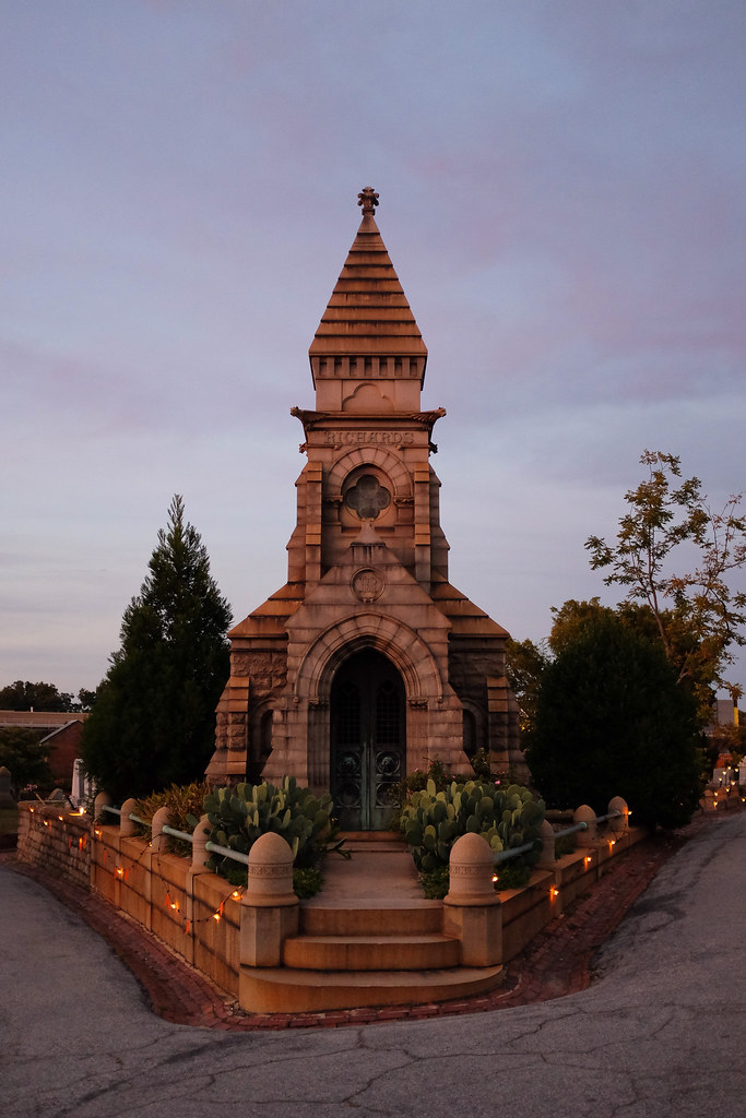 oakland cemetery halloween tour Sabrina ) Flickr