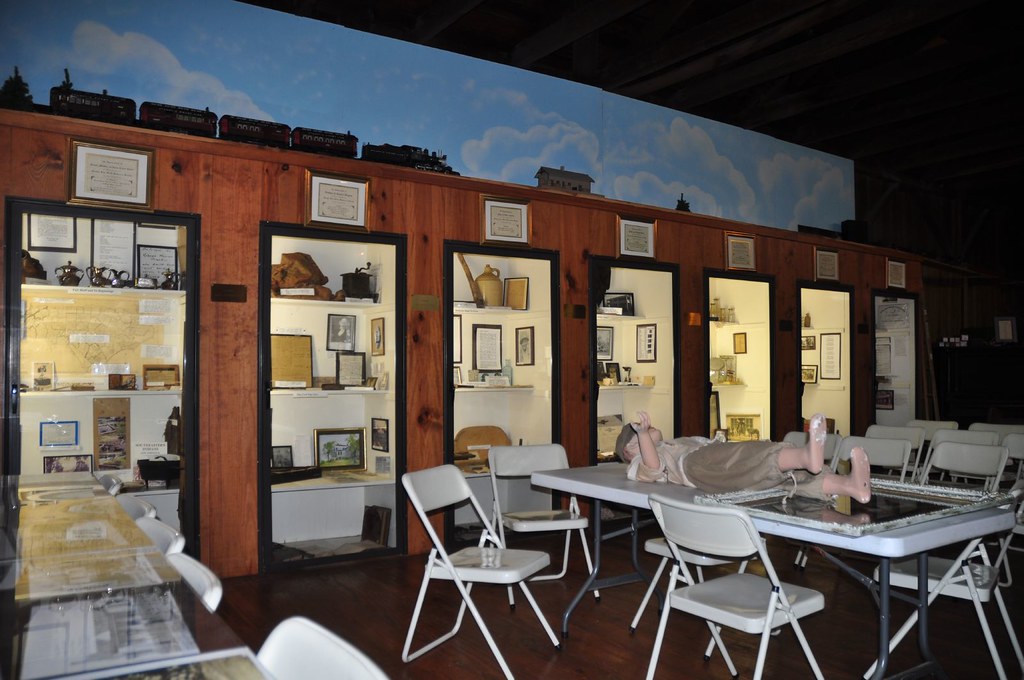 DSC_0080 Inside the Fair Bluff Depot on 11913. Built in … Flickr