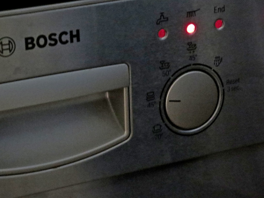 Dishwasher hard at work Pat M2007 Flickr
