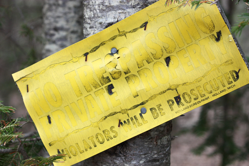 Yellow no trespassing sign Bruce Township, Chippewa County… Flickr