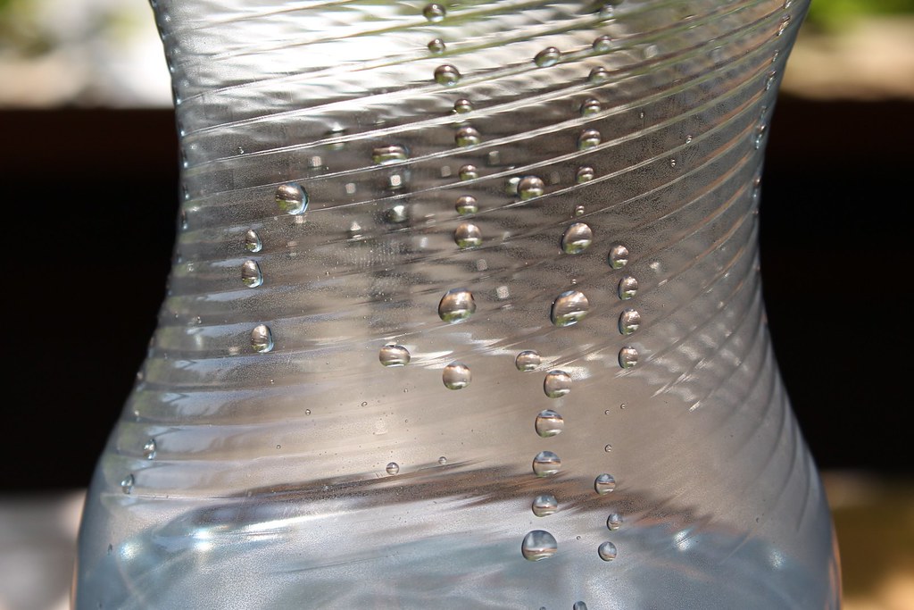Water bottle At what temperature does water boil at the