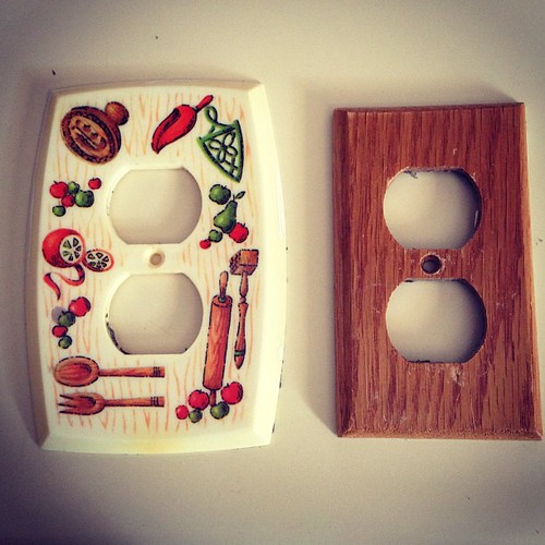 Just switched out these old outlet cover plates and outlet… Flickr