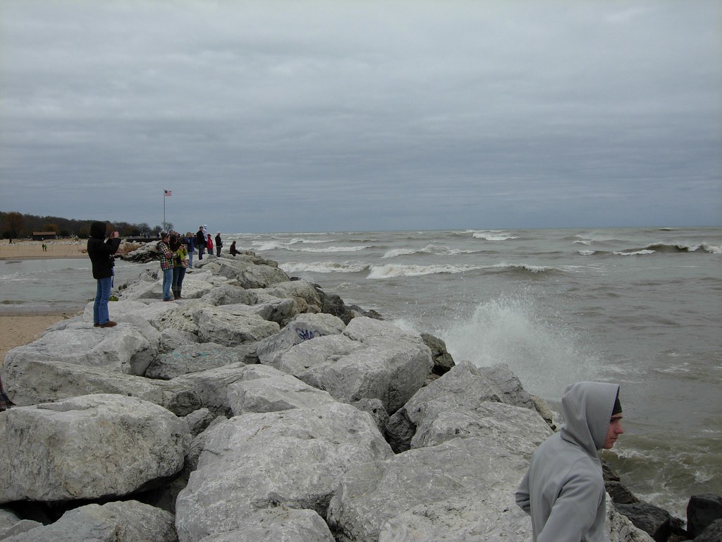 WavesMilw_McKinley_Oct30th2012_03 Waves on Lake Michigan s… Flickr