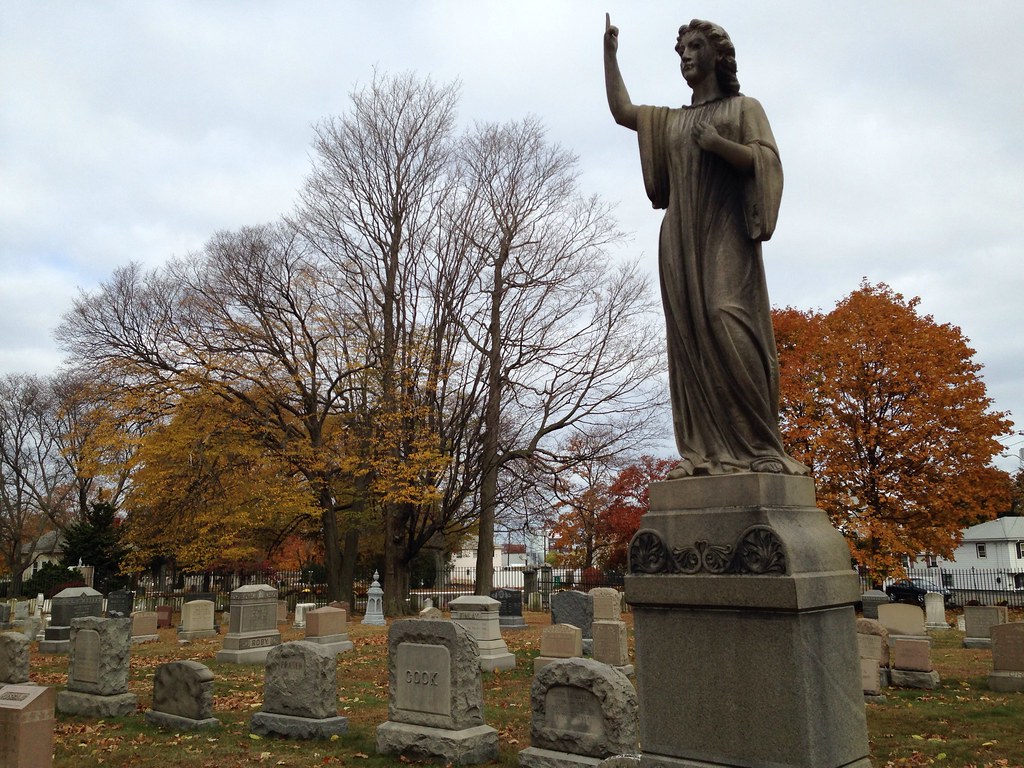 Everett Woodlawn Cemetery. Andrew Quinney Flickr