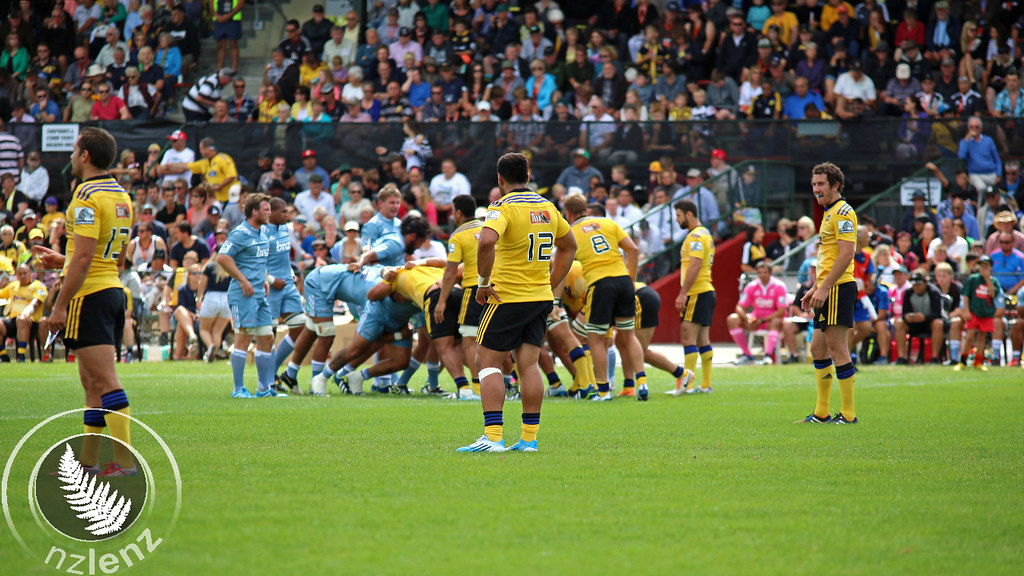 Hurricanes set defensive lines off scrum Hurricanes 38 Blu… Flickr