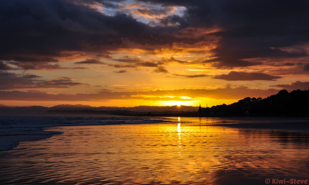 Ohope Beach Sunrise Ohope Beach, Bay of Plenty. Steve Flickr