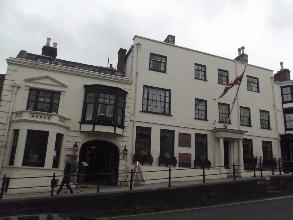 Stanwell House High Street, Lymington The High Street in… Flickr