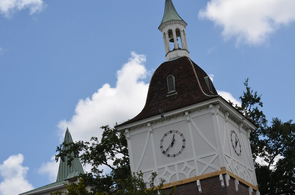 Crown Colony House The last week of the Crown Colony House… Flickr