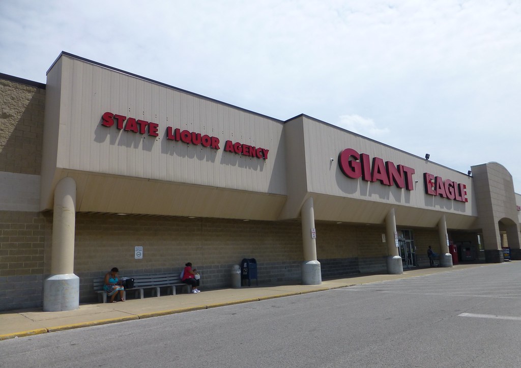 Giant Eagle in Maple Heights, Ohio This was originally bui… Flickr