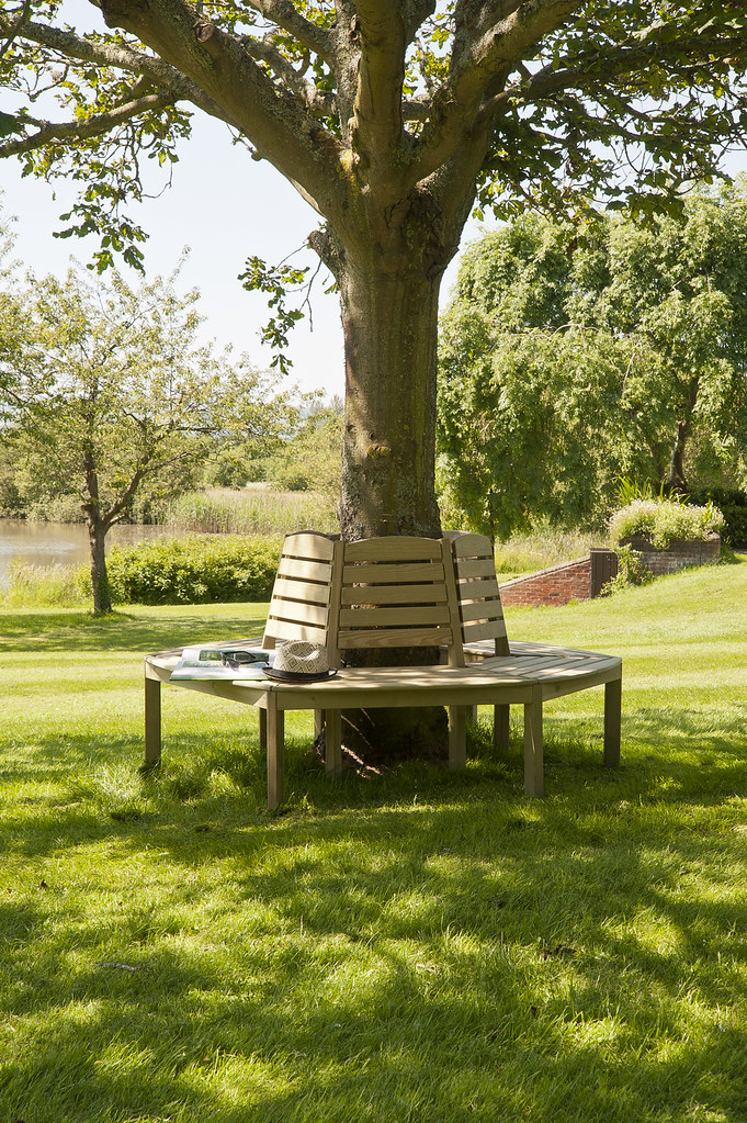 372 Providing top quality outdoor seating and dining, gard… Flickr