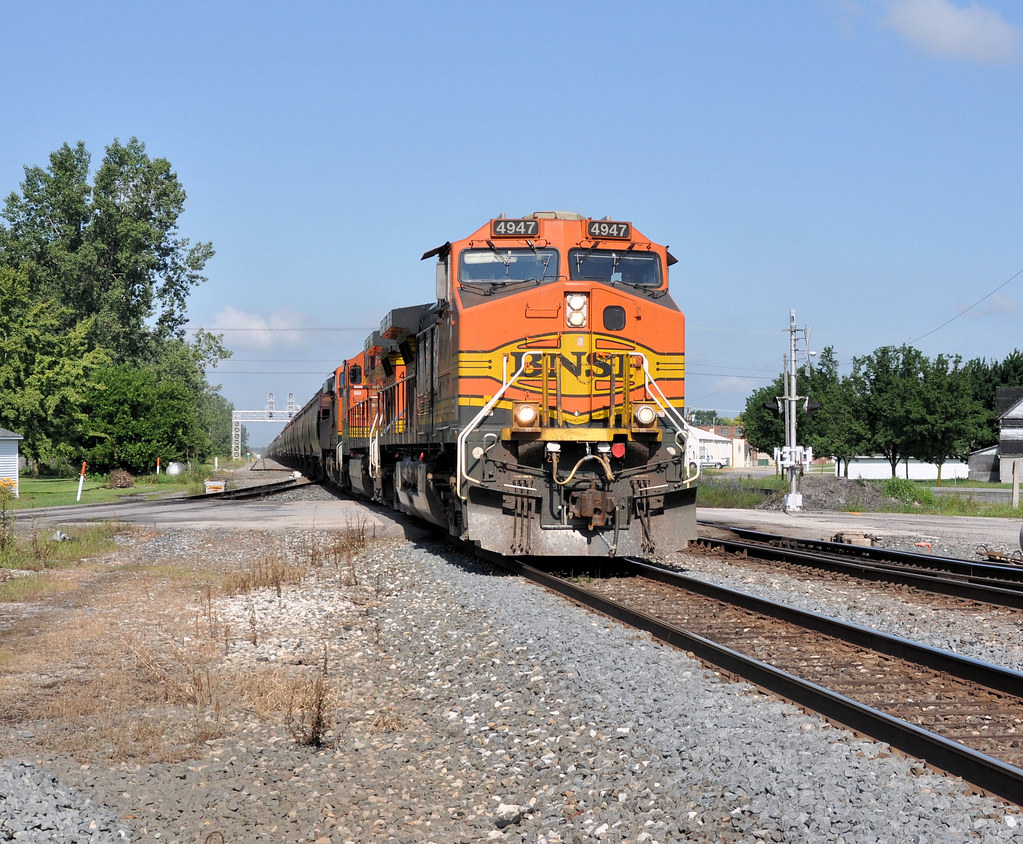 BNSF4947 EAST G41402 BNSF GRAIN TRAIN DESHLER,OHIO 831… Flickr