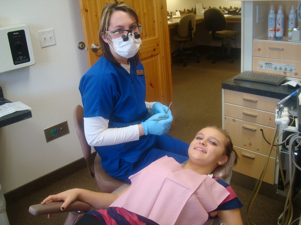 GIVE KIDS A SMILE 2014 DEER CREEK DENTAL Wisconsin Dental Association