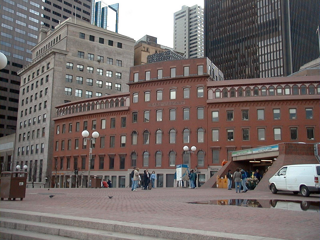 Sears Crescent The Sears Crescent, on the edge of City Hal… Flickr