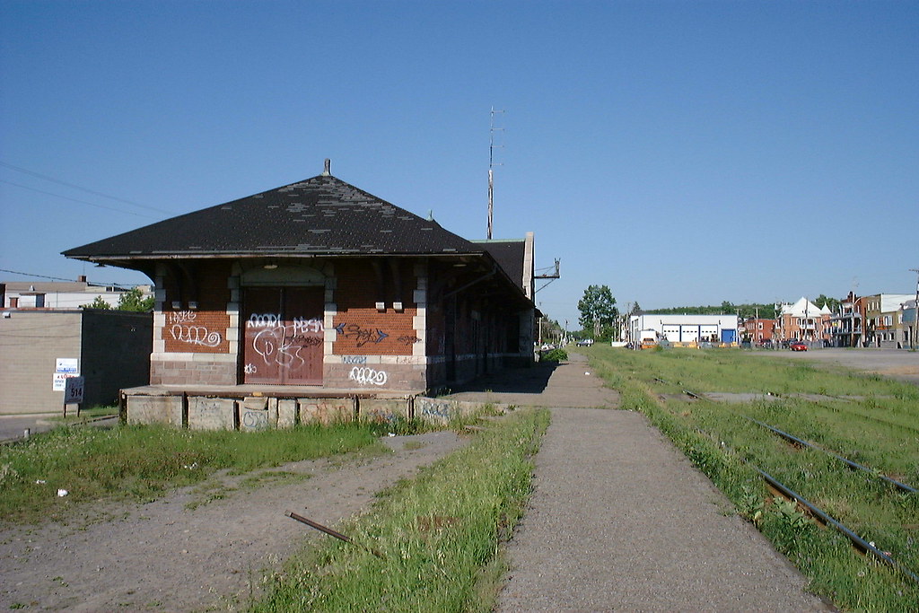 lachute.jpg The disused Lachute station, Quebec, Canada LHOON Flickr