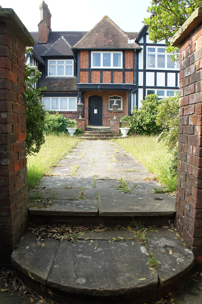 Tudor Cottage, 48 Overcliff Drive, Bour… Flickr