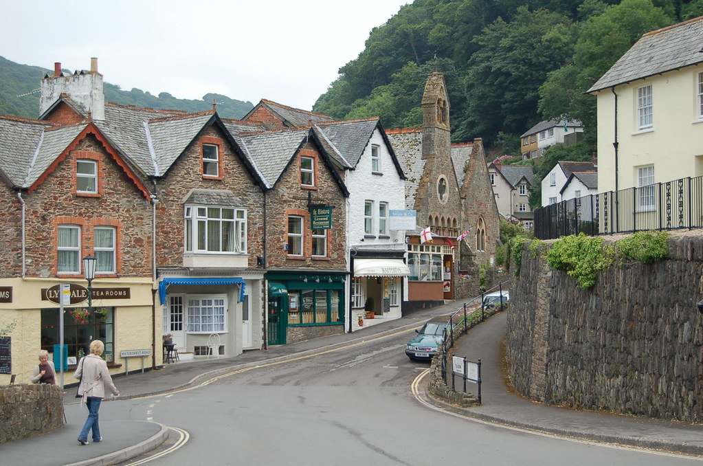 Lynmouth The junction of Watersmeet Road, and Countisbury … Flickr