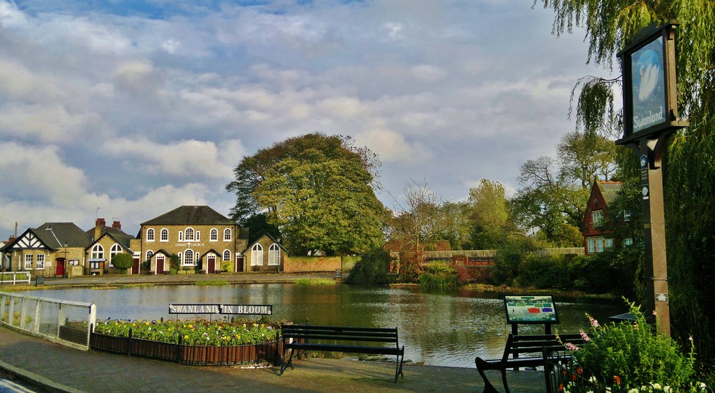 Swanland village pond, East Yorkshire Swanland was a small… Flickr