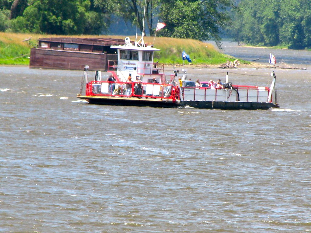 Cassville Car Ferry The Cassville Car Ferry crosses the Mi… Flickr