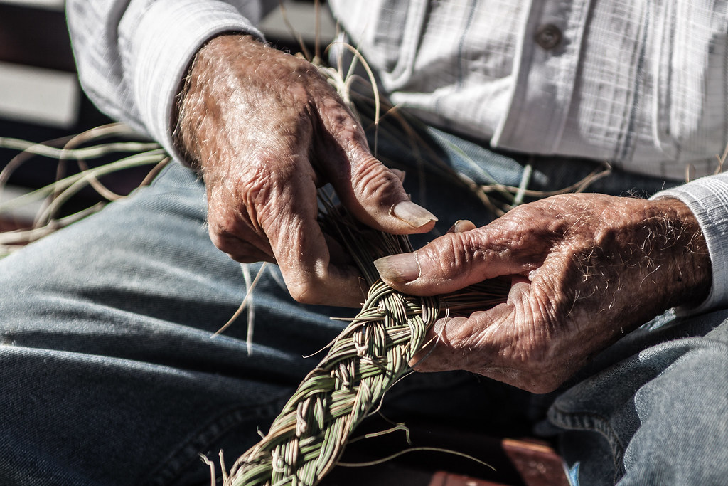 _MG_9945 Trabajando con el esparto en Capileira. Diría que… Flickr