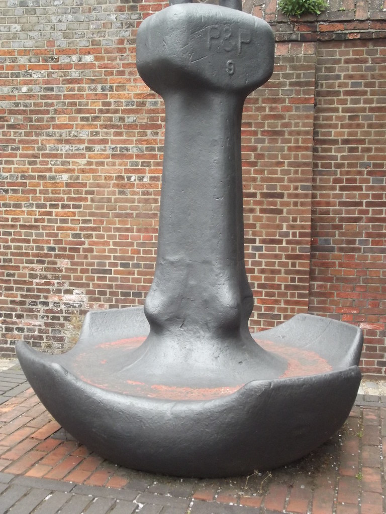 Queen Street, Portsmouth anchors Walking towards the Por… Flickr