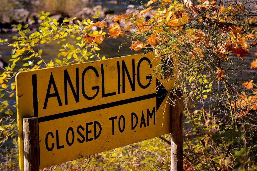 Sign Leaburg Dam, Oregon October 2013 Lonnerz Flickr
