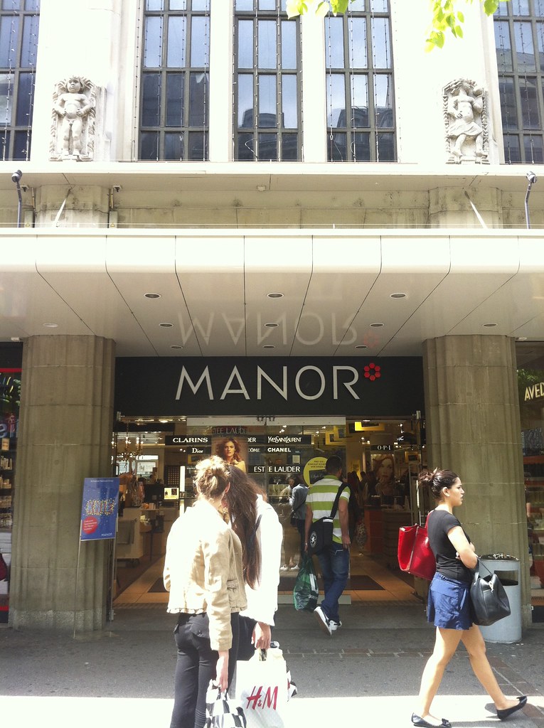 Manor Zürich Warenhaus, Kaufhaus Manor in Zürich. Parterre… Flickr
