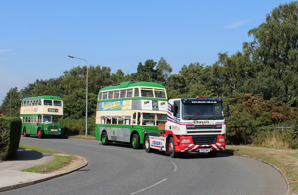 PV 8270, Ipswich Karrier 105 being towed by Chassis Cab DA… Flickr