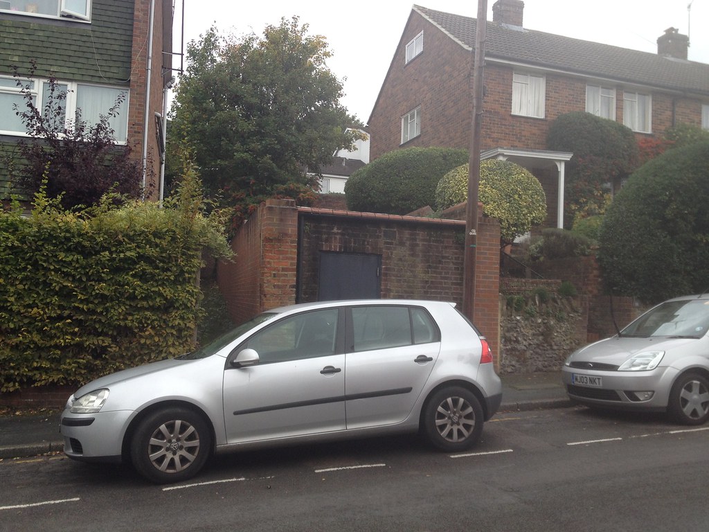 air raid shelter, Baillie Road, Guildford andy hebden Flickr