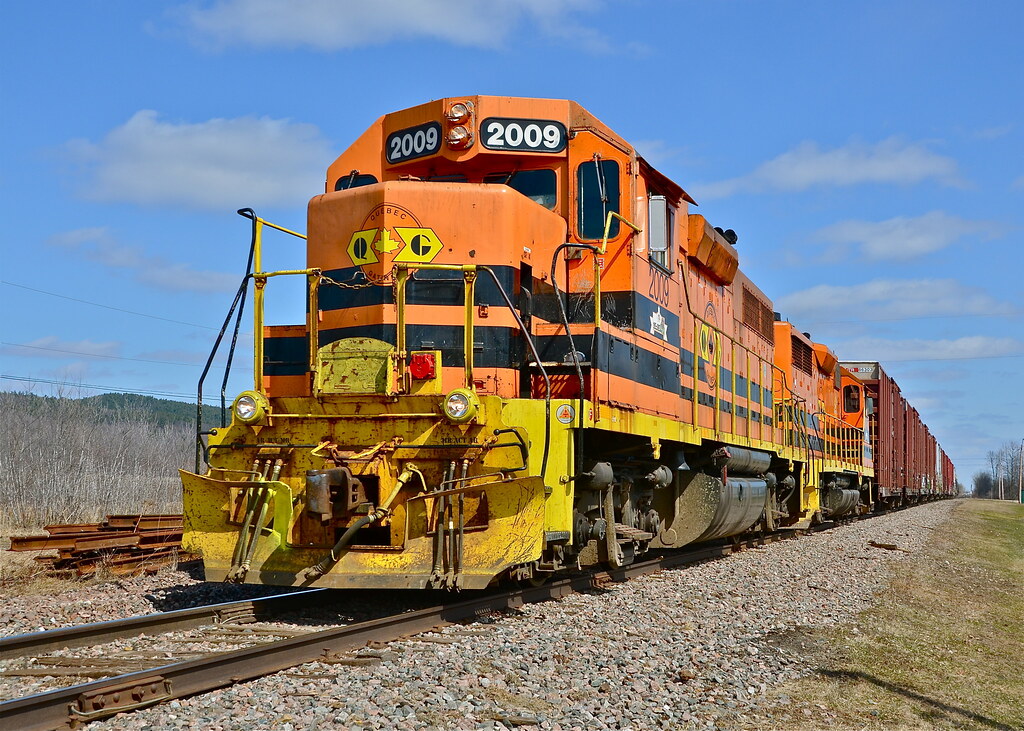 Fassett The Quebec Gatineau train for Thurso heads west th… Flickr