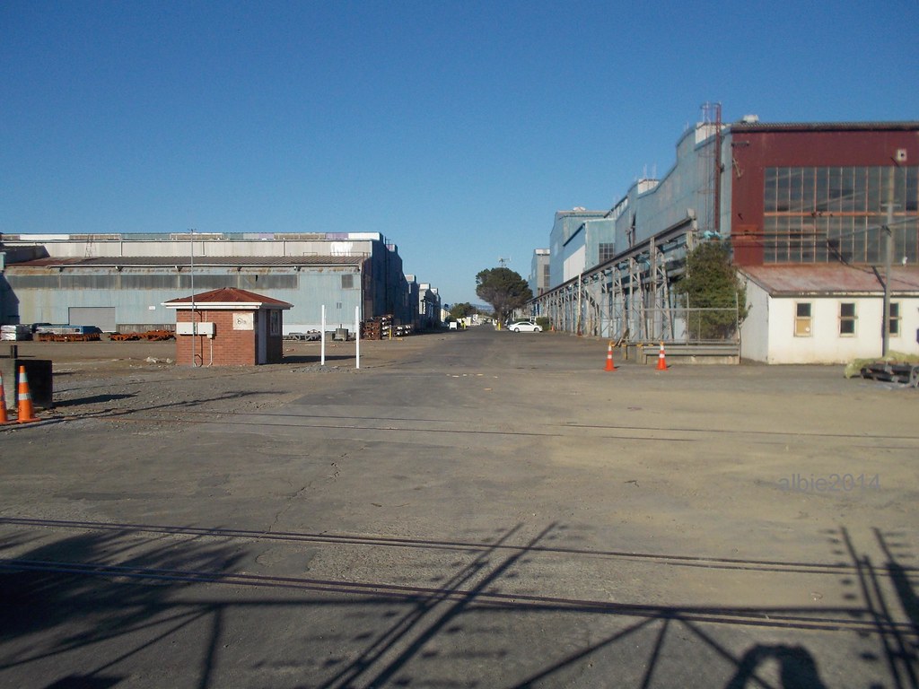 Rail Depot 2 KiwiRail Depot, from Mandel Mews, Gracefield.… Flickr